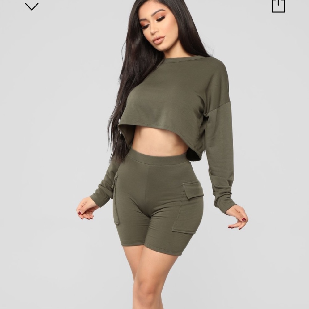 FASHION NOVA 🫒Olive biker shorts and crop hoodie